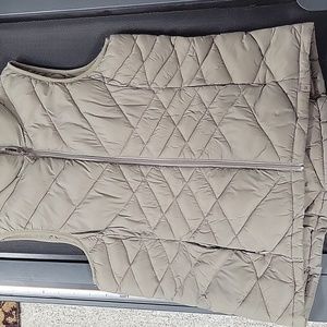 Large light tan Zeroxposur quilted vest